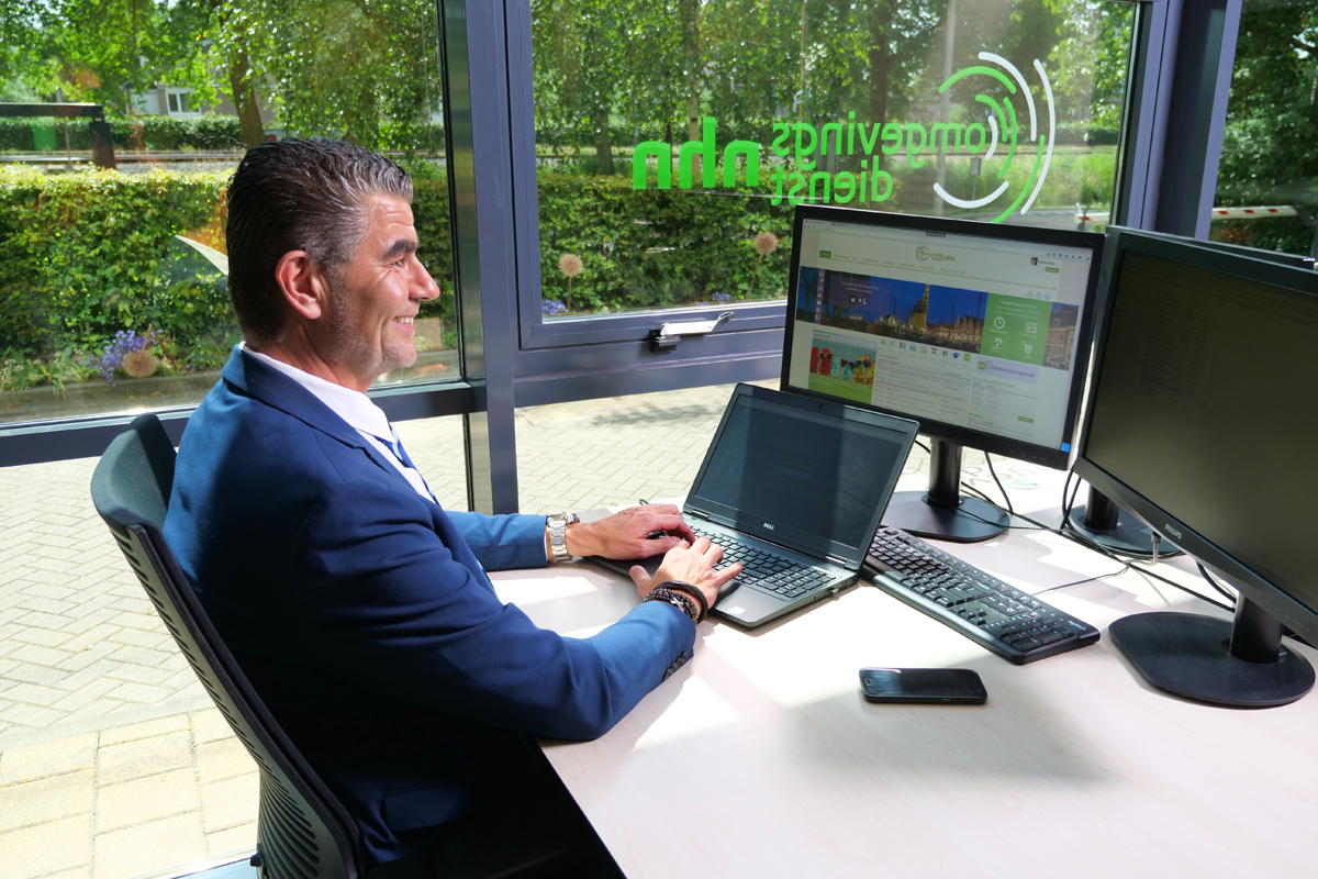 Adviseur op werkplek