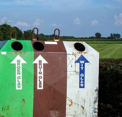 Afvalbak in natuur 